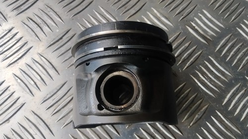 Peugeot 407 coupe piston - 6c,