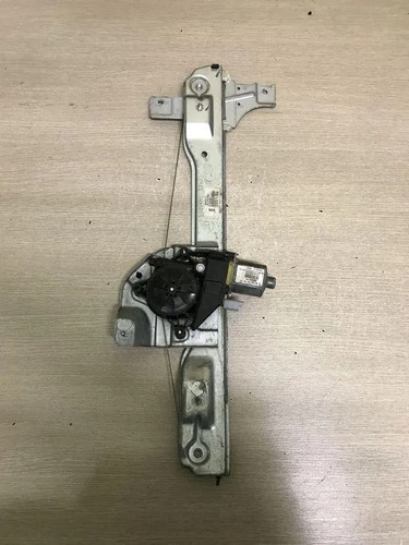 Peugeot 208 front - front, door