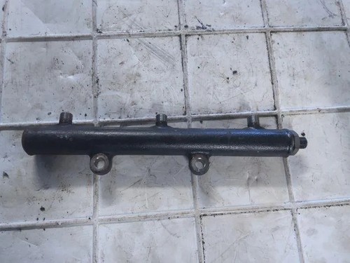 Peugeot 607 fuel rail - 9d,,